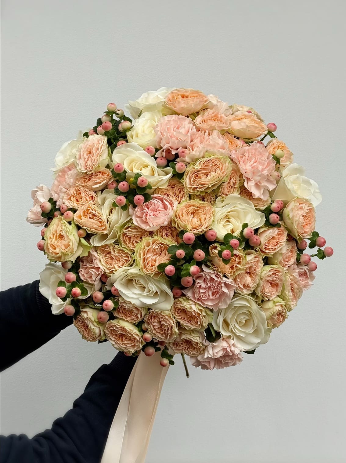 Roses in a Bowl - Bukieciarnia Mokotowska 41